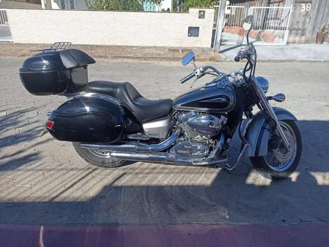 Vendo HONDA SHADOW 750. Ano 2009, com 46.500 kms rodados originais. Revisada emplacada. 