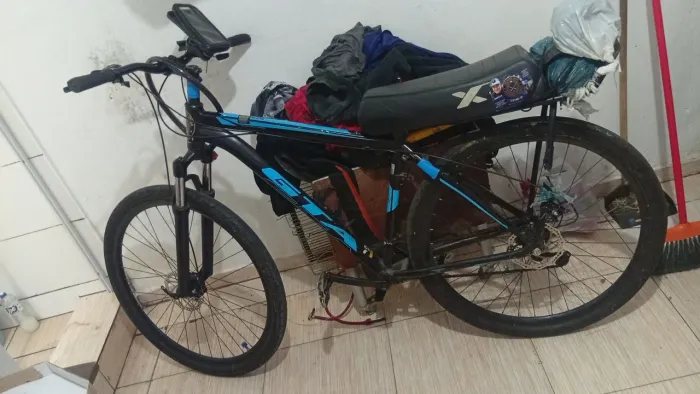 Vendo bicicleta aro 29 tem que pôr as pastilhas de freio e regulagem das marchas