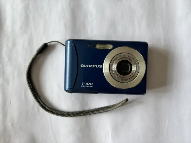 Câmera Digital Olimpus T-100 azul