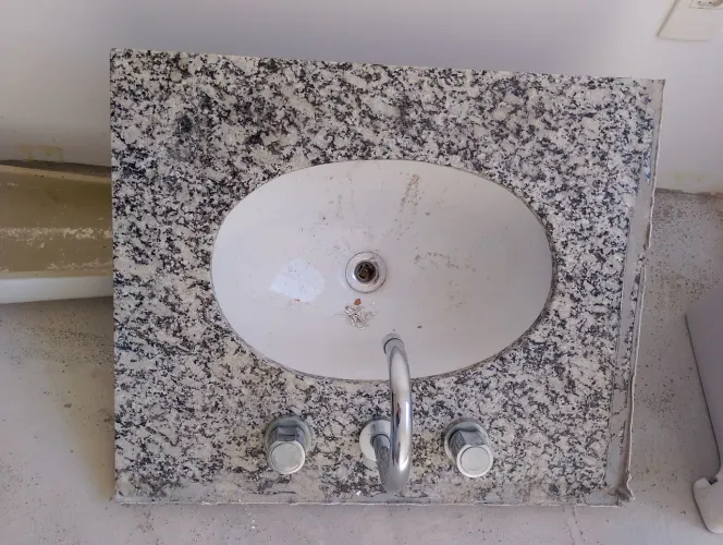 PIA DE BANHEIRO CERÂMICA COM GRANITO