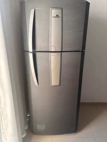 Vendo geladeira com defeito,não entrego retirar na nova palhoça