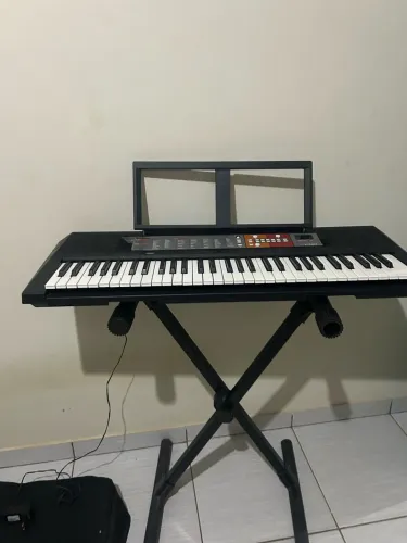 Teclado Yamaha PSR - F50 com suporte e fonte