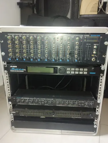 Case com acessórios musicais