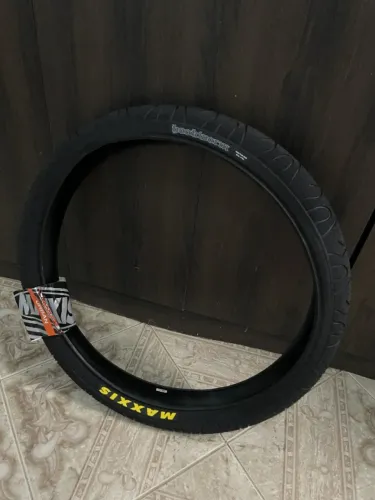 Pneu Maxxis Hookworm Aro 26 x 2.50 Nova Versão MAXXIS DOS DOIS LADOS!! NOVO NA ETIQUETA