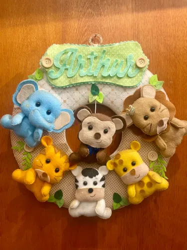Guirlanda Safari em Feltro Artesanal - Porta de Maternidade/Quarto Infantil