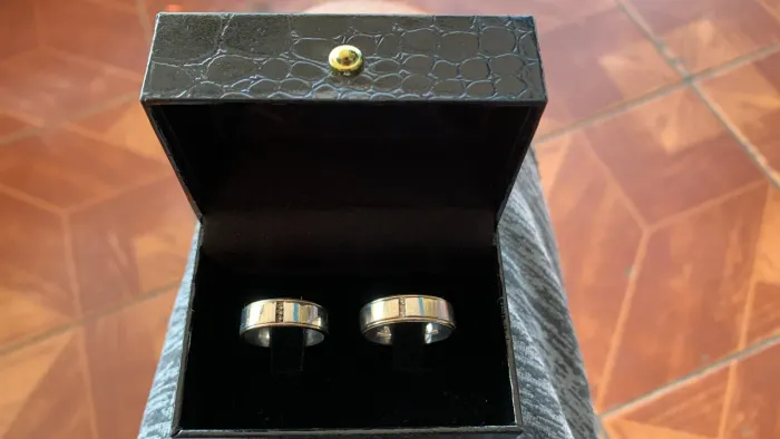 par de aliança prata ouro zirconia