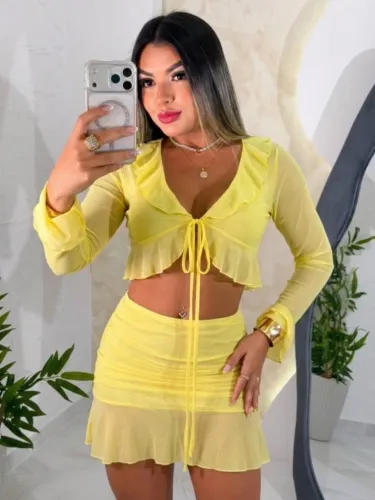 Conjunto Cropped e saia um charme