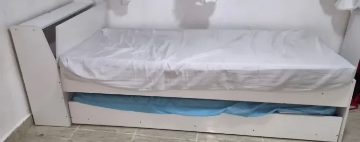 Cama de solteiro com auxiliar
