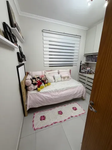 Quarto solteiro em madeira maciça completo