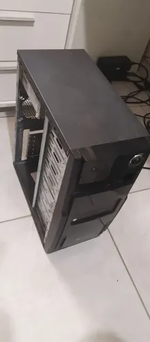 PC Desktop Placa M?e ASUS - 16gb DDR3 e Processador Celeron 1.1 Saida HDMI e Monitor 22"