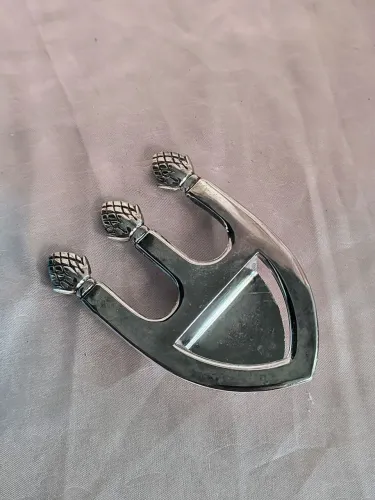 descanso em prata para colher servir marca Sheffield antigo antiquario mesa jantar louça
