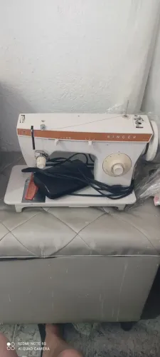 Vende uma máquina de costura Singer 