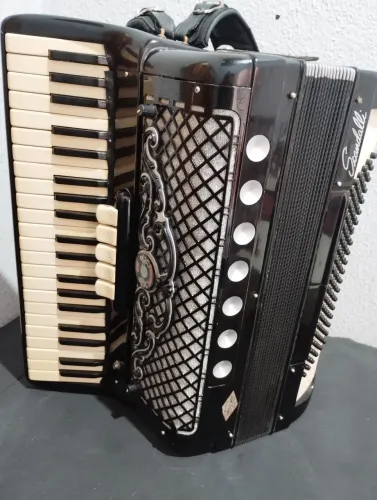 Vendo ou troco acordeon sanfona scandalli italiana em quarta de voz 