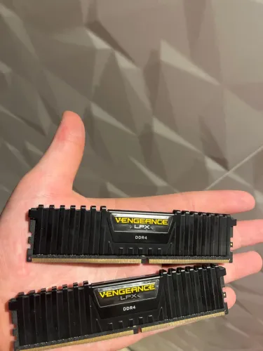 Memoria RAM Corsair 2x4 DDR4 2400Mhz