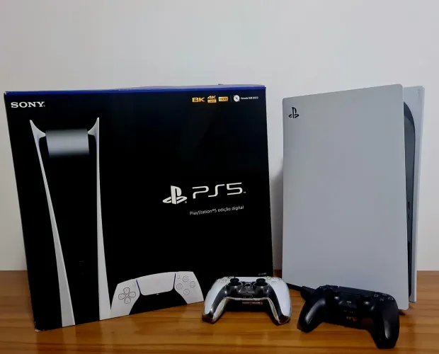 PS5 Slim Digital Edition 1TB + 2 Controles