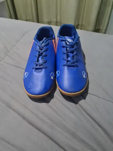 Chuteira Umbro Azul