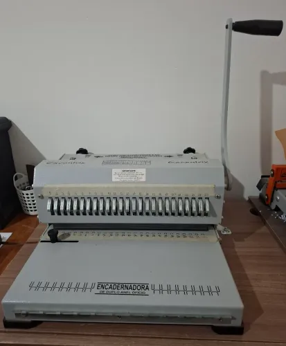 Encadernadora Wire-o 2x1 Excentrix - Bom estado