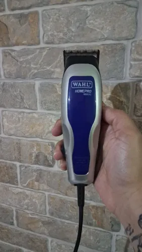 Maquina de cortar cabelo não vai com os pentes está funcionando perfeitamente, 220 volts