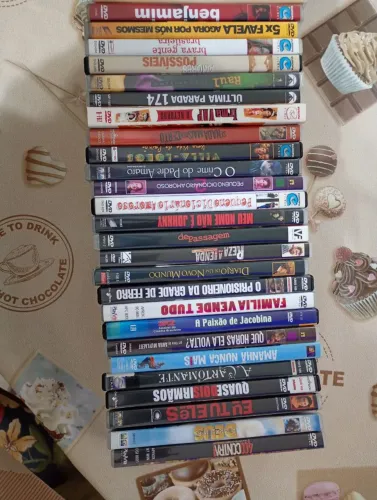 Vendo DVDs originais 20 reais cada, se comprar mais de 15 faço por 10 cada. Box a negociar