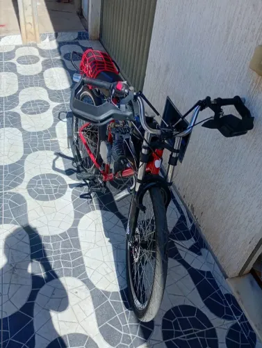 Motorizada vermelha pra vender abaixo do preço