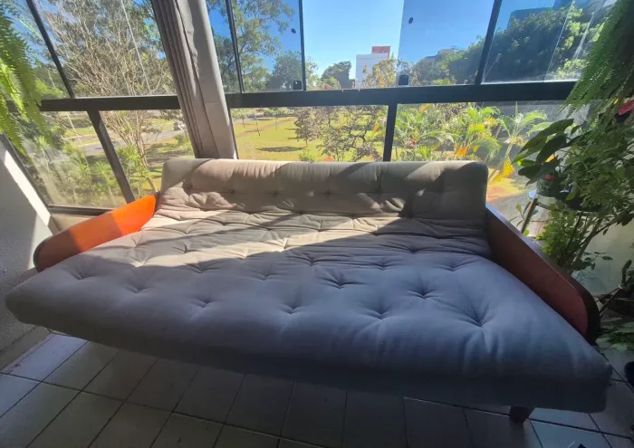Sofá Cama madeira maciça - Excelente Estado