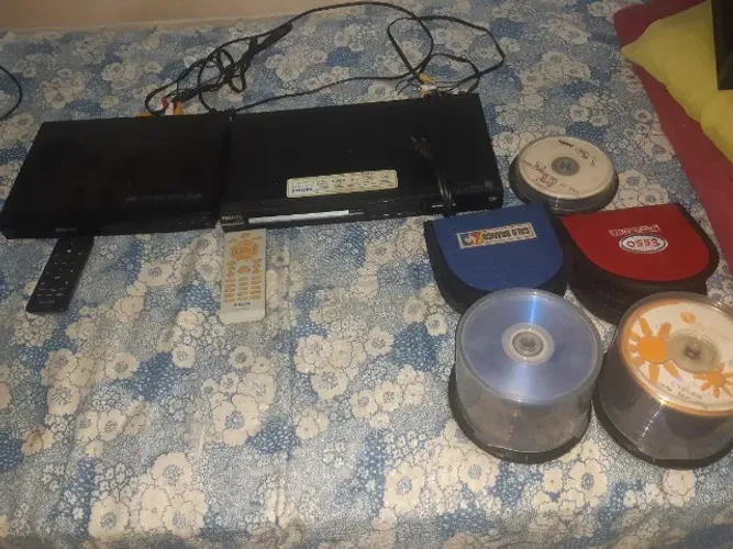 vendo 2 dvd com filmes 150 dvd usb e um normal