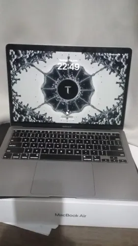MacBook Air 13-inch 2020