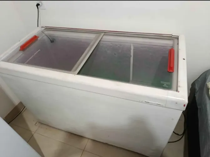 Freezer Horizontal Expositor Tampa de Vidro ? Perfeito para Comércio e Bebidas