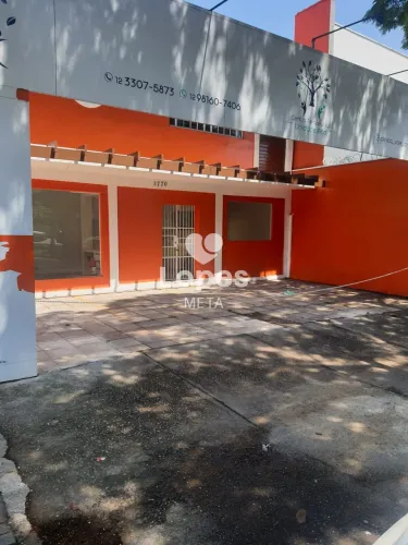 Ponto Comercial / Sobrado na Av. Andrômeda  250m² de Terreno