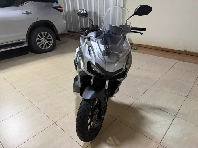 Honda ADV 160 25/25 3.300 km sem detalhes
