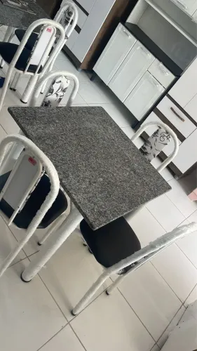 Mesa de cozinha 4 cadeiras novas e lacradas disponíveis 