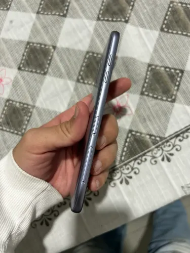Samsung J8