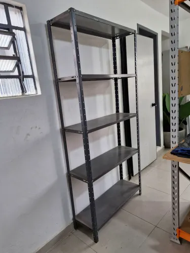 Prateleira de aço reforçada