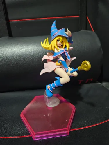 Action Figure Pequena Maga Negra Yu-Gi-Oh
