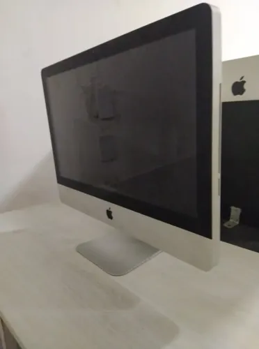 iMac 21.5" Apple Mid 2011 - 6 (Core i5 / 8GB RAM / SSD 120GB) - Para Peças ou Conserto