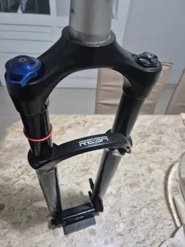 Suspensão Rockshox REBA NOVA NUNCA USADA, EIXO PASSANTE 15X100 