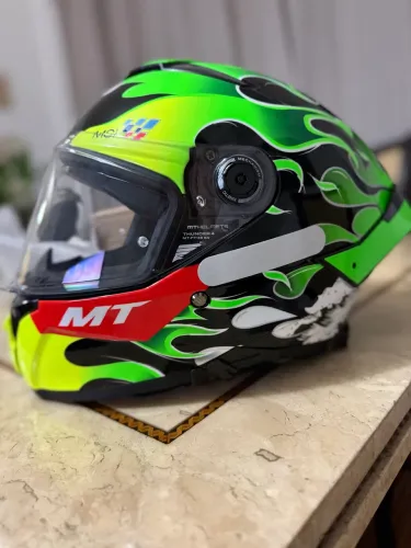 CAPACETE MT HELMETS THUNDER 4