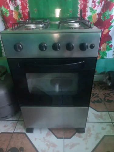 Vendo Fogão Esmaltec Inox 4 Bocas e Forno Em Perfeitas condições