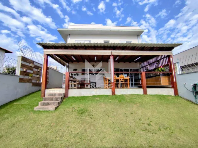 Casa à venda em Vinhedo, interior de São Paulo!!