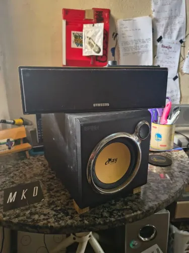 Soundbar Bluetooth Portátil 150W c/ Subwoofer de Madeira e Bateria 10h