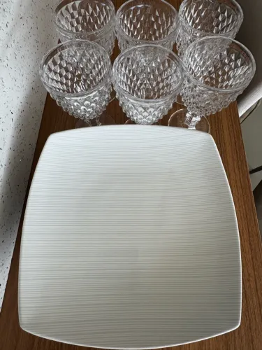 Conjunto de pratos + taças