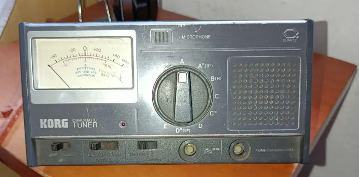 Afinador Cromático Analógico Korg WT-12 (Usado).