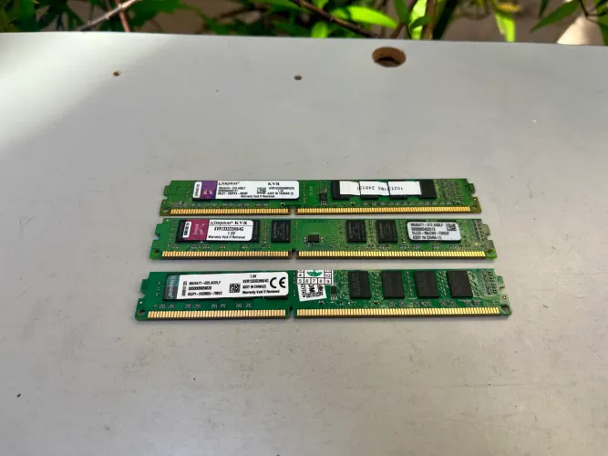 Pente de Memória RAM Kingston DDR3 para Computador (10GB Total) R$100 tudo!
