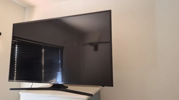 Smart TV Samsung MU6100 49" com display em curto