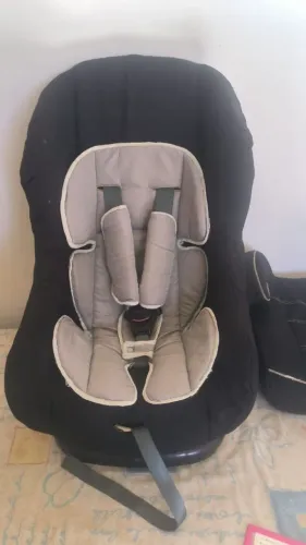 Cadeirinha e acento para carro