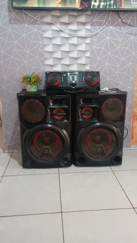 Vende-se Som LG 2.700 W RMS BLUETOOTH (observação a máquina parou)