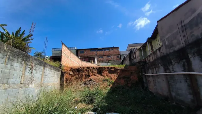 Lote 620m² à venda no Palmeiras.