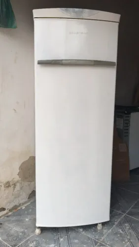Geladeira frost free muito espaçosa entrego gratis