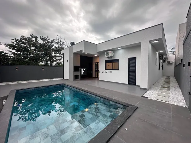 Casa nova com 04 quartos e piscina - ATAMI
