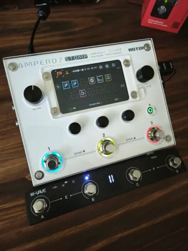 Hotone/M-VAVE - Ampero 2 Stomp (MP-300)/Footswitch Chocolate/MIDI Bluetooth